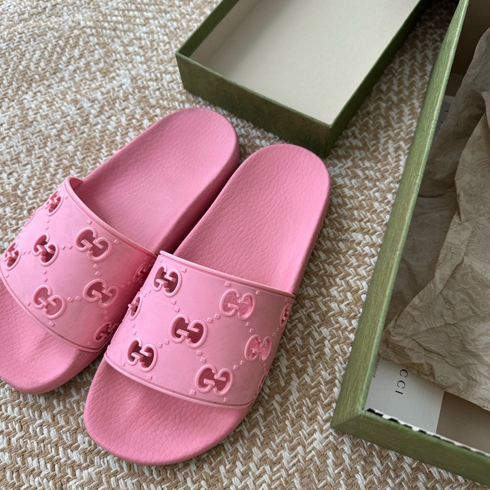 Authentic 💓 Pink Gucci Sandals